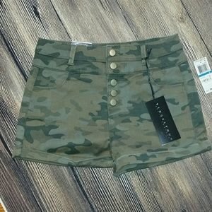 Tinseltown Ultra Stretch Camo Button Shorts Size 9